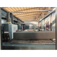 Machine de découpe laser à fibre fermée avec source laser IPG/Raycus, entraînement par servomoteur, vitesse de 80 m/min, refroidissement par eau, pour métal/laiton