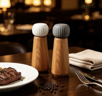 Moulin à poivre manuel en bois de chêne de qualité supérieure, réglage de la grosseur, moulin à sel et poivre rechargeable avec mouvement en céramique, broyeur d'épices de cuisine OEM