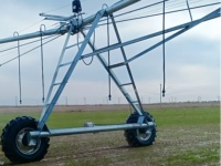 Nouvel équipement d'irrigation pivotant à trois roues tractable 2026 avec boîte de vitesses numérique et composants de roulement essentiels pour l'irrigation agricole