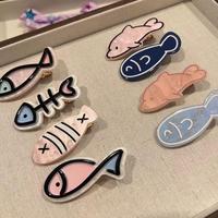 Pince à cheveux artisanale en acétate motif poisson et dauphin de dessin animé pour enfants - Cadeau ludique pour les petites filles, idéal pour les mèches avant et les franges