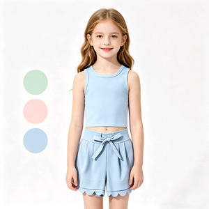 Ensemble 2 pièces décontracté d'été pour enfants : T-shirt sans manches couleur unie et short à bord festonné – Vêtements assortis pour sœurs – Vente en gros - Product Image 6