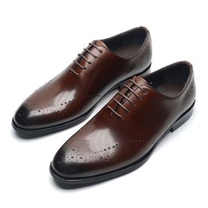 รองเท้าหนังวัวแท้สไตล์ใหม่สำหรับผู้ชาย แบบ Brogue Oxford ระบายอากาศได้ดีและสวมใส่สบาย เหมาะสำหรับใส่ทำงานอย่างเป็นทางการ - Product Image 6