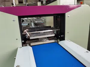 Mesin pembungkus produksi tisu handuk bayi basah otomatis