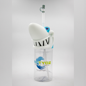 زجاجة ماء بلاستيكية شفافة برأس قرش تذكارية مصنوعة من القش كوب من شجر القرش - Product Image 3