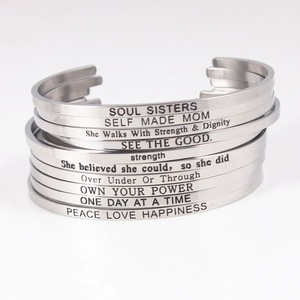 Brazalete de moda de acero inoxidable inspirador Diseño abierto C con cita grabada "She Believed She Could so She Did" - Product Image 1