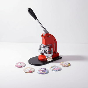 Precio Especial: Máquina de Chapas Redondas Manual Personalizada SAGER Roja con Riel Deslizante, Materiales de Aluminio y Plástico, 1 Año de Garantía - Product Image 1
