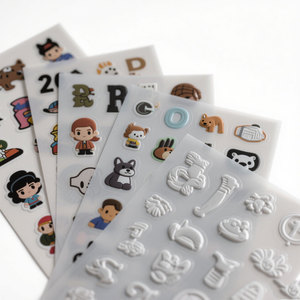 Pegatinas de Resina Epoxi con Diseño de Dibujos Animados Personalizados, Pegatinas Redondas Transparentes con Logotipo en Relieve, Resistentes al Agua para Niños - Product Image 1