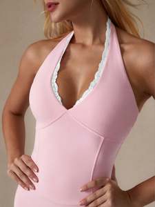 Traje de yoga de una pieza con cuello en V y encaje de Lulu Custom Hit, mono deportivo ajustado de secado rápido con espalda elegante y pantalones acampanados - Product Image 5