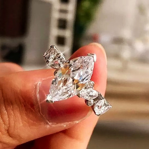 Anello di Fidanzamento con Zircone Taglio Marquise per Donne, Elegante Gioiello da Sposa alla Moda - Product Image 2