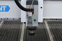 Fresadora CNC de 3 Ejes Personalizada de 1300*2500 mm con Eje Rotatorio para Piezas de Trabajo con Formas Cilíndricas Complejas