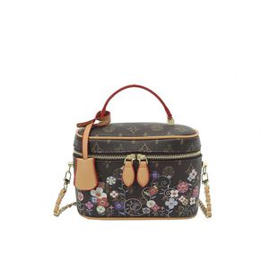 Bolso de Mano Geométrico Vintage 2025 para Mujer con Remaches y Cadena Decorativa, Cierre de Cremallera Resistente, Diseñado por el Diseñador de la Marca - Product Image 5