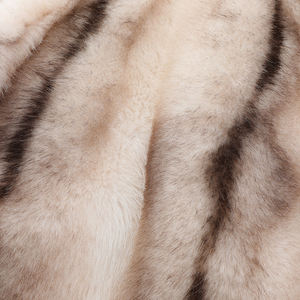 Casaco de Pele Artificial Curto da Moda com Capuz para Inverno e Logotipo Personalizado - Product Image 4