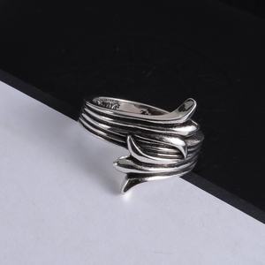 Anillo Cruzado Estilo Chrome Heart, Joyería Punk Hip Hop Vintage para Hombre y Mujer - Product Image 3