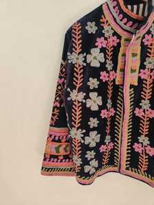 Chaqueta Bordada a Mano Suzani de Terciopelo Azul Marino Oscuro, Abrigo Hecho a Mano, Bata de Novia Estilo Boho, Chaqueta para Festivales, Regalo de Navidad - Product Image 4