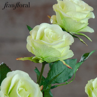 Fabricant en gros de fleurs artificielles réalistes en soie, rose blanche et verte de haute qualité, arrangements floraux faits à la main pour la remise des diplômes