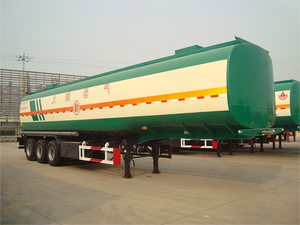 Nuevo Semirremolque Cisterna de Acero al Carbono de 3 Ejes para Combustible, Diésel, Gasolina y Petróleo, con Capacidad Superior a 30000L - Product Image 3