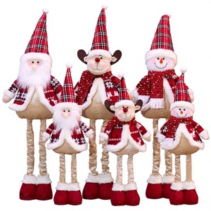 Nouveauté transfrontalière de Noël : Ornements rétractables en polyester, figurines Père Noël, bonhomme de neige et renne à longues jambes, motif écossais rouge - Product Image 1