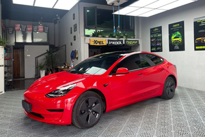 Película de tinte de ventana roja carmín para automóviles, Color vibrante brillante, protege <span class=keywords><strong>la</strong></span> pintura y cambia <span class=keywords><strong>la</strong></span> forma del rollo de Color de <span class=keywords><strong>la</strong></span> carrocería del vehículo - Product Image 4