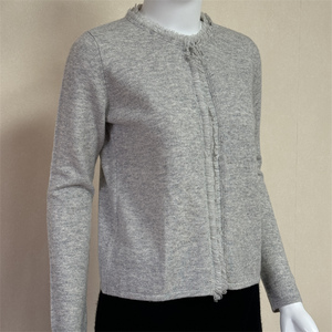 <span class=keywords><strong>เสื้อ</strong></span>สเวตเตอร์ถักแคชเมียร์แท้สำหรับผู้หญิงเสื้อสเวตเตอร์ถักสีพื้นสีเทามีพู่ถักดีไซน์แบบ<span class=keywords><strong>ล</strong></span>ำลอง - Product Image 3