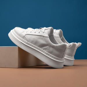 Zapatos planos casuales y cómodos para hombre, zapatos deportivos modernos y versátiles, zapatos deportivos antideslizantes de moda al por mayor de fábrica - Product Image 4