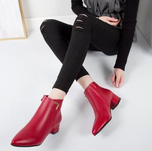 <span class=keywords><strong>Stivaletti</strong></span> da donna 2022 autunno nuovi <span class=keywords><strong>stivaletti</strong></span> con <span class=keywords><strong>tacco</strong></span> <span class=keywords><strong>medio</strong></span> in PU smerigliato <span class=keywords><strong>tacco</strong></span> spesso stivali da donna con punta a punta all'ingrosso - Product Image 3