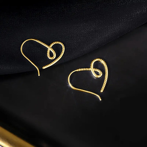 Orecchini a Cuore Irregolare per Donne, Gioielli Minimalisti di Design per Uso Quotidiano - Product Image 3