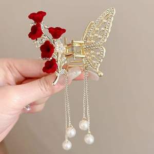 Pince à cheveux papillon en métal tendance pour femme, élégante et haut de gamme, avec pendentif pompon pour queue de cheval mi-haute - Product Image 4