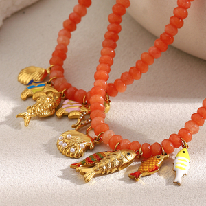 Collier de perles d'agate rouge Dreamidea avec breloques en or sur le thème de l'océan-pendentif poisson, coquillage et pieuvre - Product Image 2