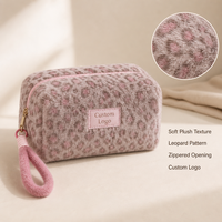 Sac cosmétique en peluche imprimé léopard OEM pour femme, pochette de maquillage portable, sac de rangement de voyage pour articles de toilette, sac de mode pour femmes, vente en gros
