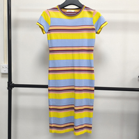 Robe tricotée pour femme en gros d'usine, 100 % acrylique, tendance, douce, agréable pour la peau, rayée, courte, col rond