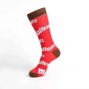 Chaussettes de sport pour hommes de haute qualité avec logo personnalisé, blanches, noires et orange, pour le basketball et le golf, avec positionnement haut et fin à la base du pied - Product Image 6