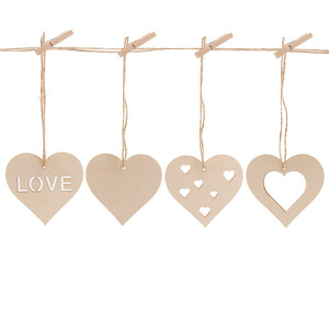 Pendentif en bois en forme de cœur 5,3x5,6 cm, découpe en forme de cœur, décoration de la Saint-Valentin, artisanat, décoration intérieure - Product Image 1
