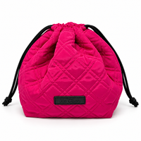Pochette de maquillage matelassée à cordon, sac cosmétique rembourré en polyester, résistant aux éclaboussures, cadeau de voyage, patch en PU personnalisé avec gaufrage, OEM