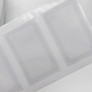 Etiqueta Adhesiva de Ropa UHF RFID de Plástico en Rollo de 20 mm y 13.56 MHz de Largo Alcance, Personalizada para Hoteles y Pagos, Venta al Por Mayor de Fábrica Getsmart - Product Image 3