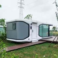 Maisons préfabriquées en forme de capsule spatiale, design luxueux et moderne, pour le camping, avec système intelligent.