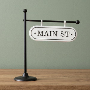 AK Brass Main Street Sign On Stand Escultura de mesa de metal en blanco y negro Acabado para decoración de Estantes/Decoración para sala de estar - Product Image 4