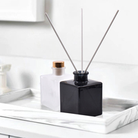 Haute bouteille de diffuseur en verre carré givré vide lumineux de 50ml avec la base épaisse