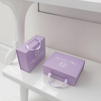 Sac à vêtements en carton rose de luxe Logo personnalisé fermeture aimant couvercle boîte-cadeau de mariage emballage avec poignée en ruban pour chaussettes
