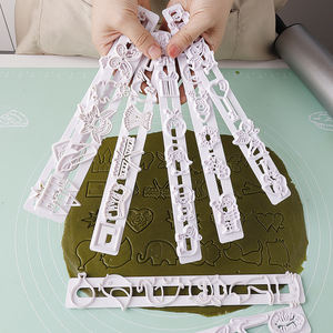 Noël en plastique Fondant emporte-pièce timbre Animal boulangerie outils gaufreur fleurs Cutter moule coupe - Product Image 1