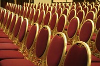 Chaise d'événement empilable en gros pour usage commercial, revêtement en tissu, certifiée ISO9001, chaise de banquet d'hôtel avec pieds en métal