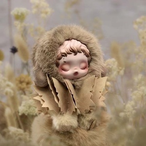 Bộ sưu tập đồ chơi bí ẩn hộp quà ngẫu nhiên Skullpanda Impressionist Series đang có hàng, bao gồm cả Wind Flower Dawn Pond - Product Image 5