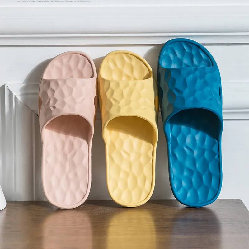 Kadınlar rahat hafif yumuşak ev duş terlik ayakkabı Anti kayma düz ev yatak odası açık Toe EVA plaj terlikleri