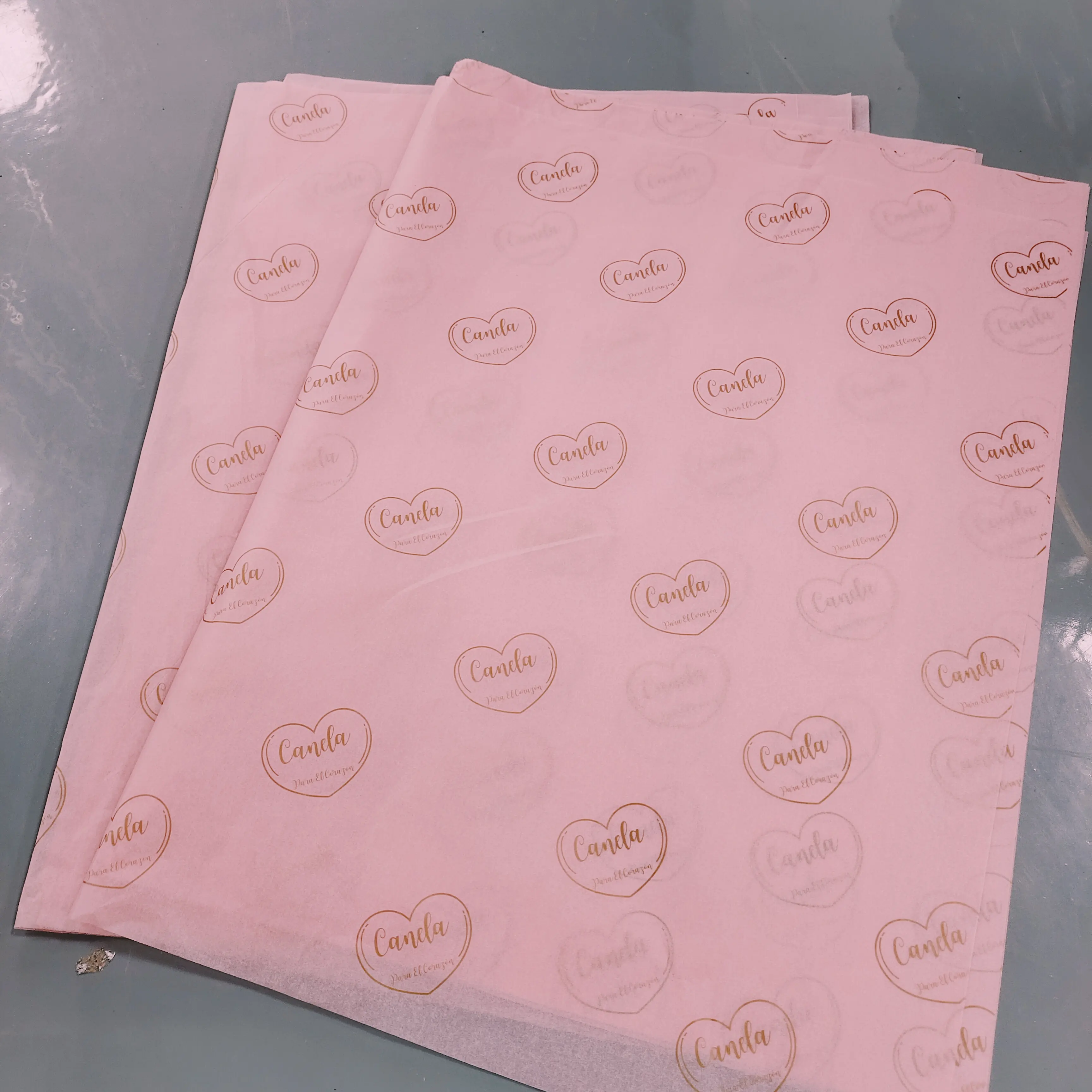 カスタムロゴ印刷韓国スタイルユニークな金属防水ローズフローラルブーケパッキングティッシュフラワーラッピングペーパー包装