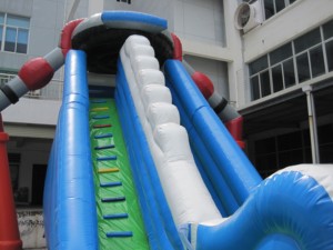 สไลเดอร์ยูเอฟโอเป่าลม PVC สำหรับเด็กปีนป่าย/เล่นน้ำ - Product Image 5