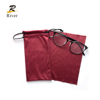 Haute qualité 230g microfibre lunettes de soleil pochette cordon fermeture doux réutilisable en relief Logo lunettes sac