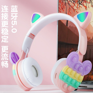 Auriculares de silicona B30 para aliviar el estrés, juguete antiestrés, auriculares inalámbricos con LED para orejas de gato - Product Image 5