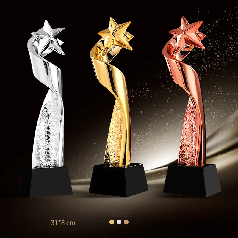 Trophée de résine d'or brillant de vente chaude sur la base en cristal noir avec le logo individuellement gravé