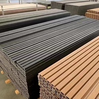 Panneaux muraux et de plafond décoratifs modernes en WPC, imperméables, ignifuges, écologiques et insonorisants pour les salles de sport et les hôtels