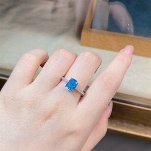 แหวนเงินแท้ S925 ขนาด 8*8 มม. ชุบโรเดียม ประดับพลอยสีเหลือง ชมพู ฟ้า ทรงเหลี่ยมเจียระไน หรูหรา คลาสสิก เหมาะสำหรับงานหมั้นและงานแต่งงาน - Product Image 5