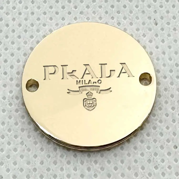 Neostar Alliage de zinc Couleur argent Accessoire de maillot de bain Étiquettes en métal Étiquettes personnalisées 2 trous Logo Étiquettes en métal pour vêtements